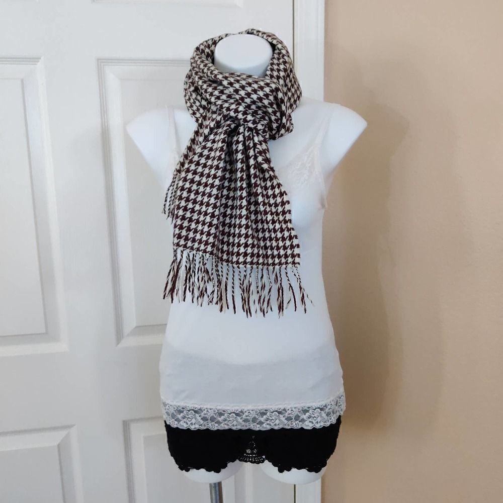 D&Y Softer Than Cashmere houndstooth fringed scarf